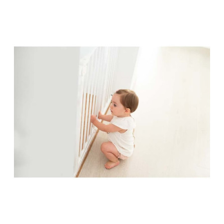 Puerta de seguridad ajustable metal white. Olmitos